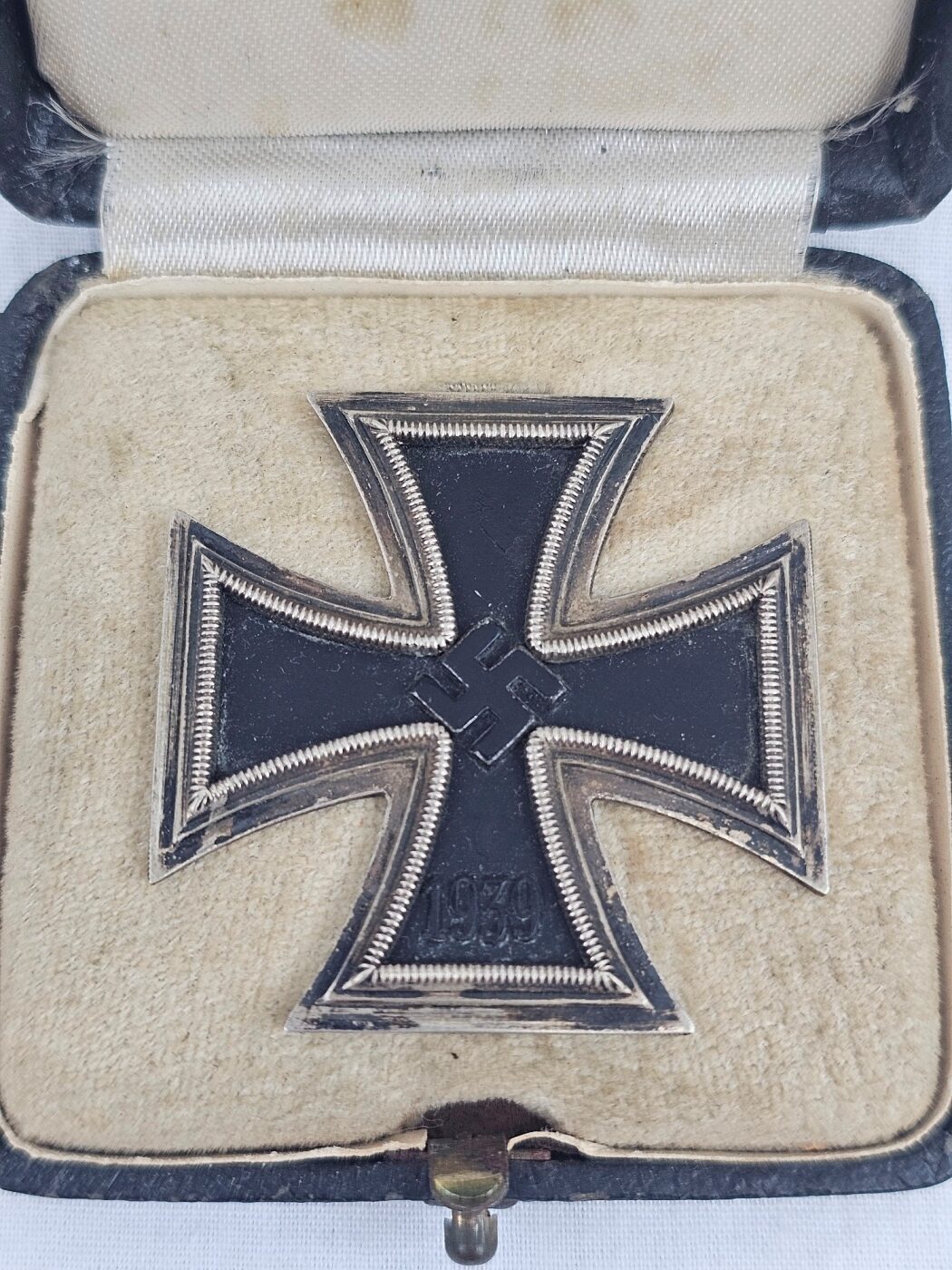 German Nazi WW2 Third Reich Iron Cross First Class and Original Box (2)