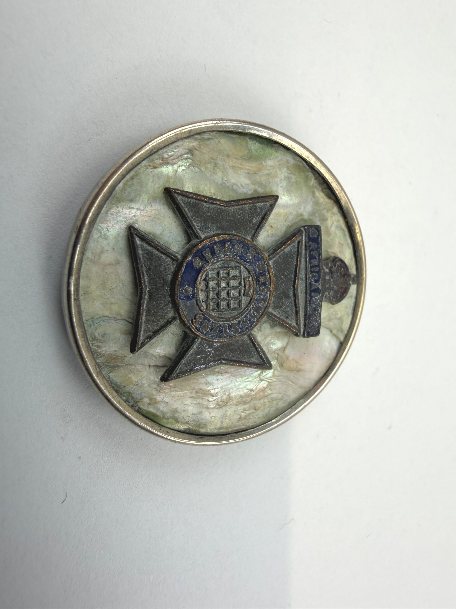 Original WW1 British Queens Westministers Corps Mother of Pearl & Silver Sweetheart Brooch (1)