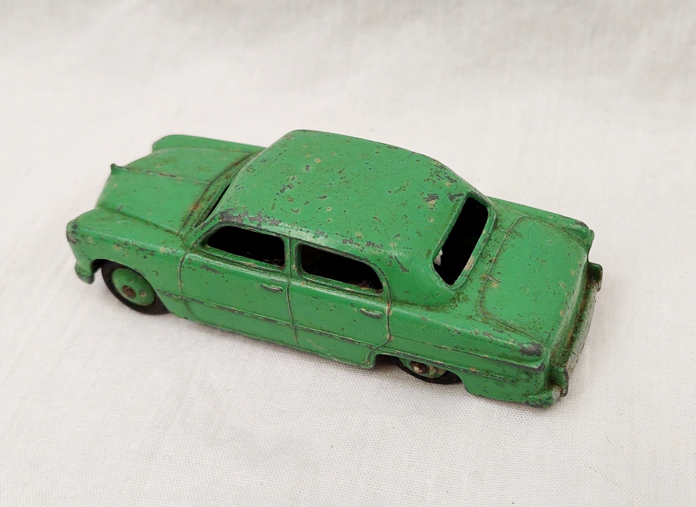 Dinky Toys 170 Ford Sedan 2