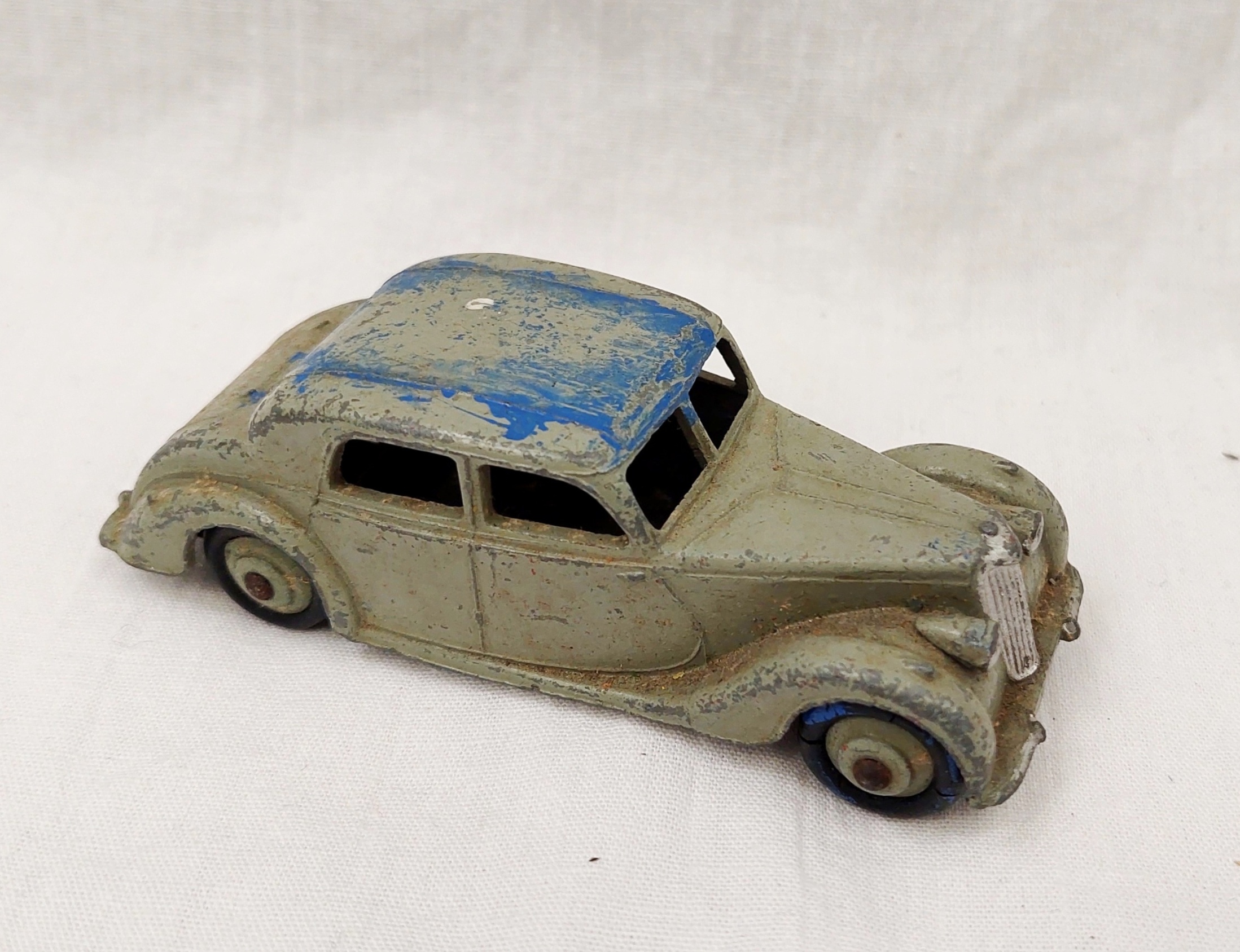 DinkyToys 158 Riley Saloon 2