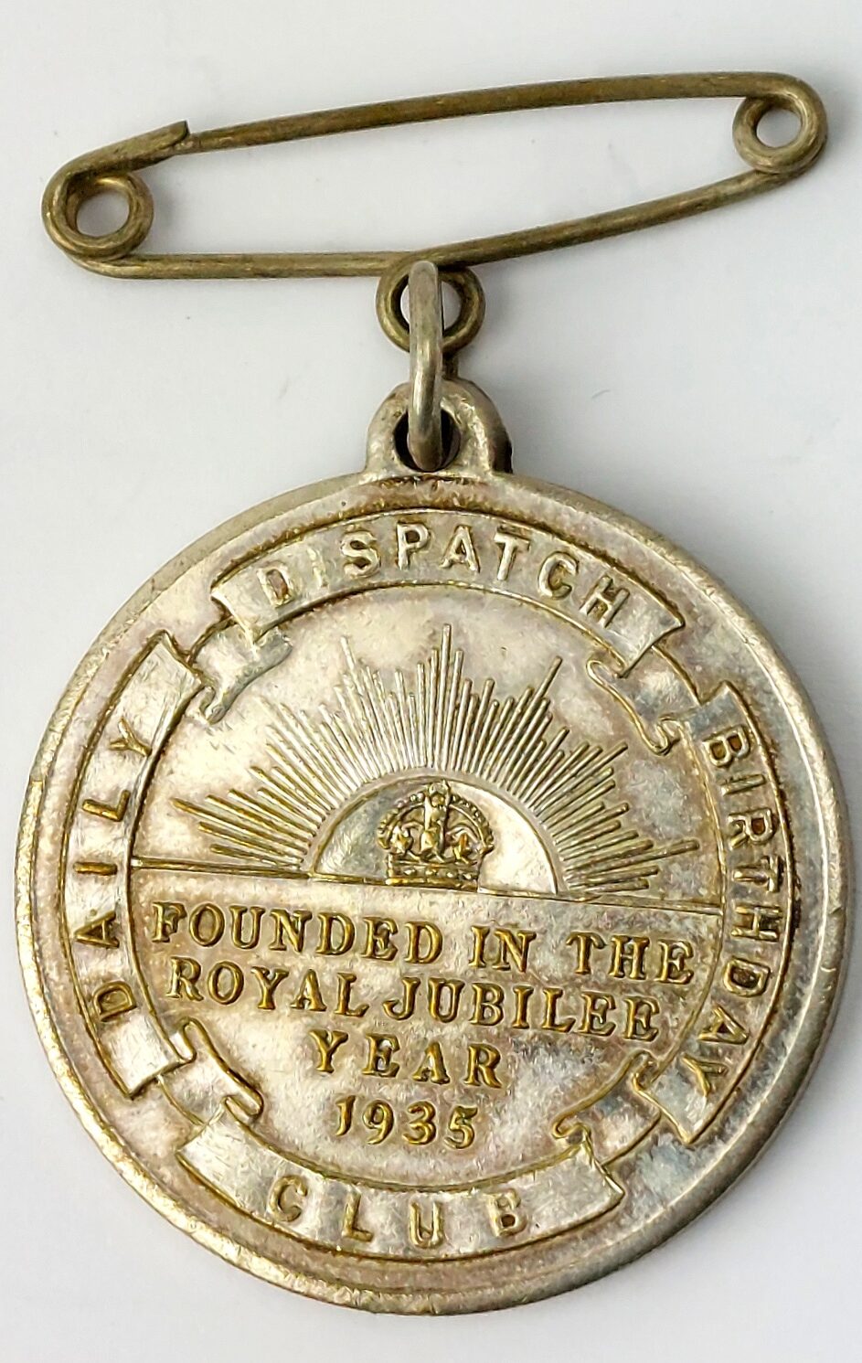 British, 1935, Daily Dispatch Birthday Club Royal Jubilee Medal with Original Pin Suspension (2)