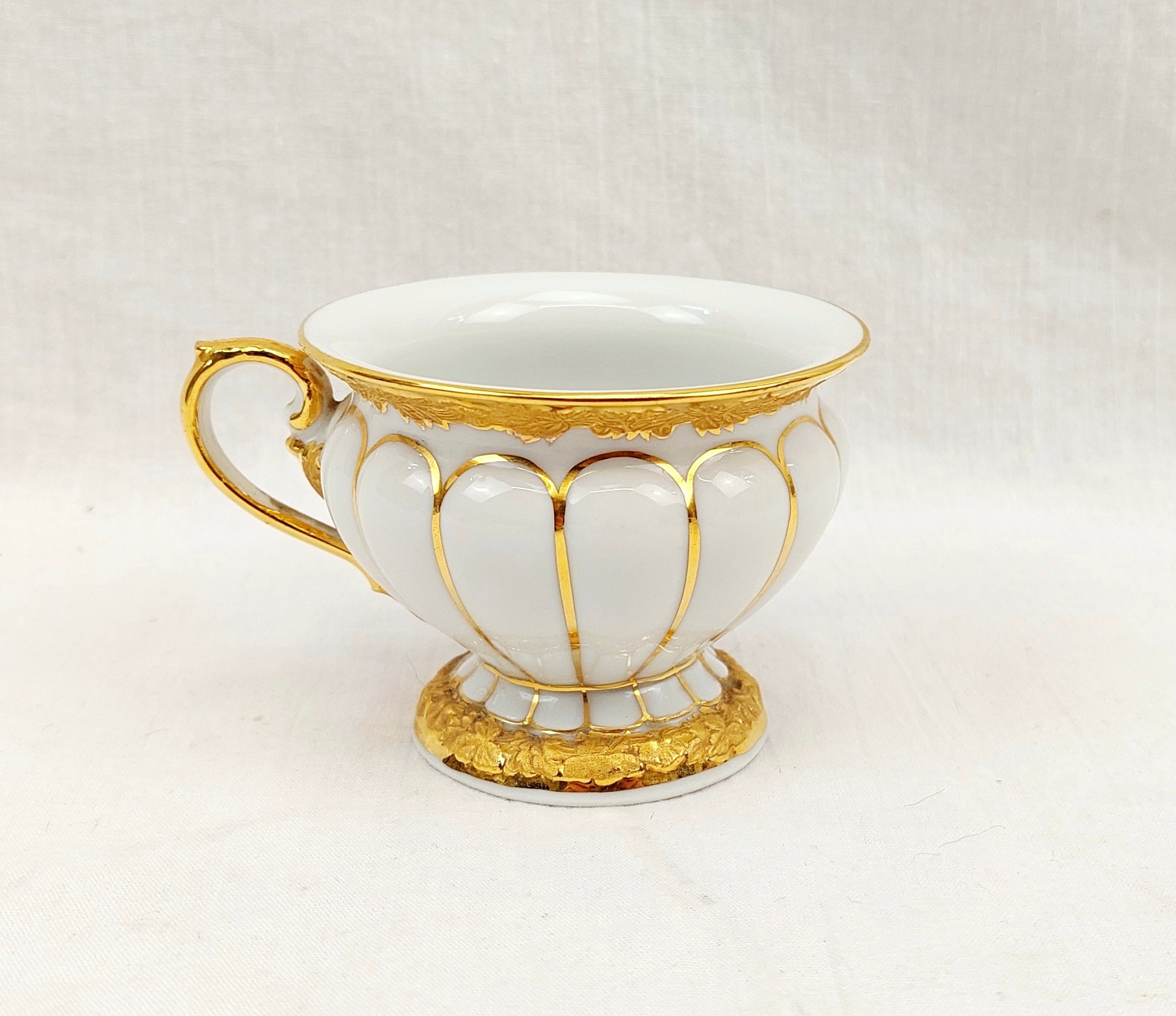 Circa 1900 Meissen White And Gilt Ribbed Porcelain Cup 1