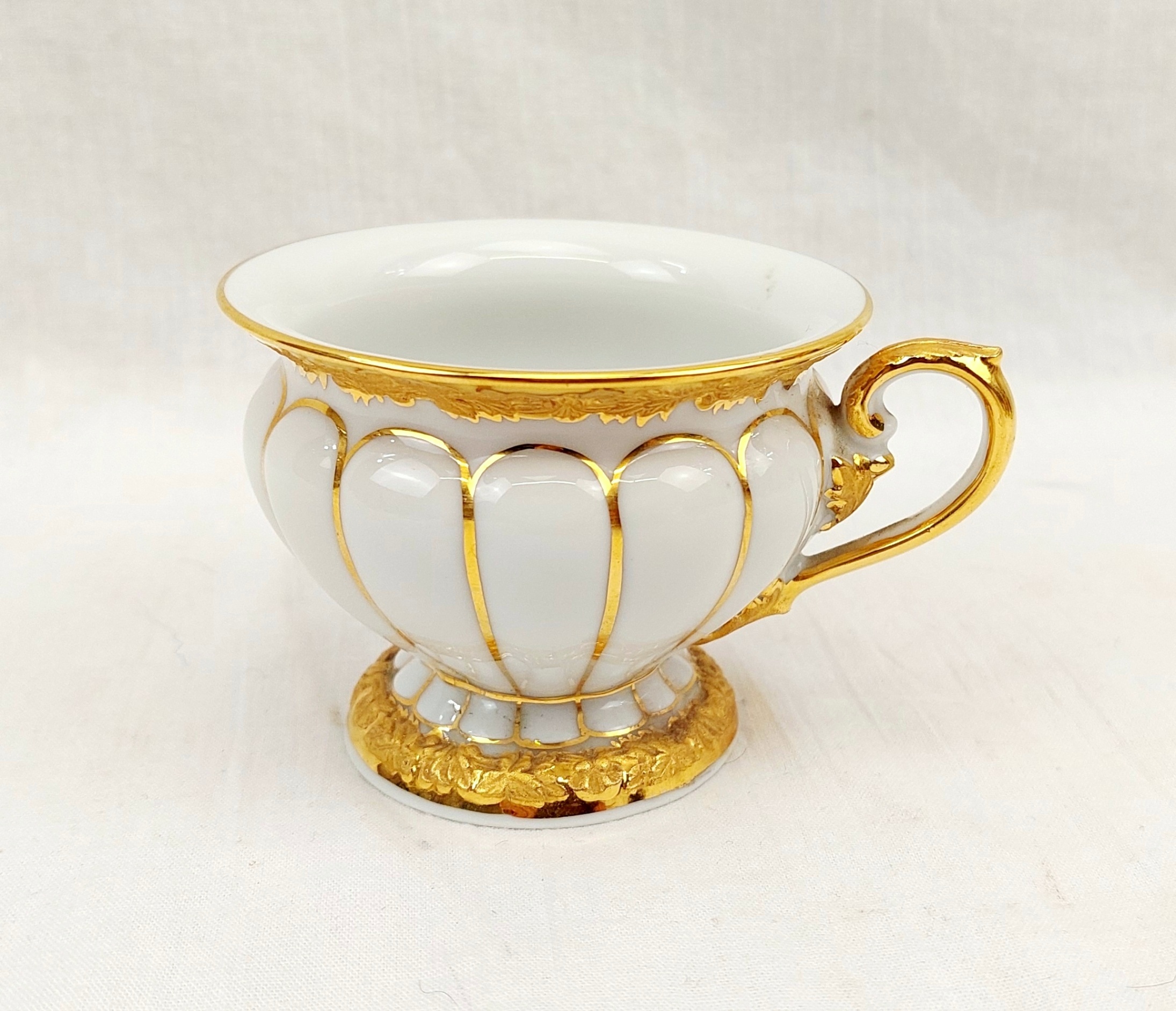 Circa 1900 Meissen White And Gilt Ribbed Porcelain Cup 3