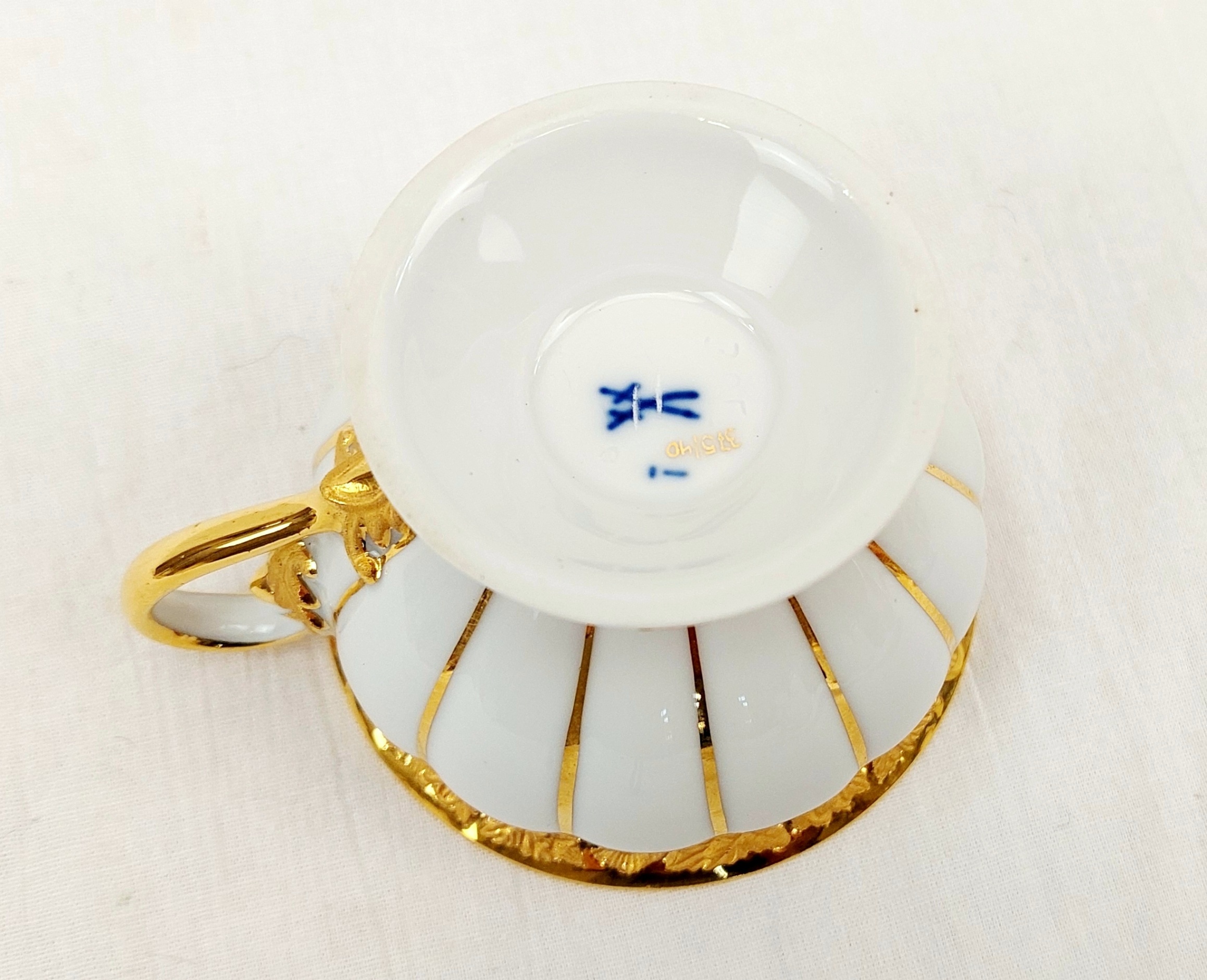 Circa 1900 Meissen White And Gilt Ribbed Porcelain Cup 6