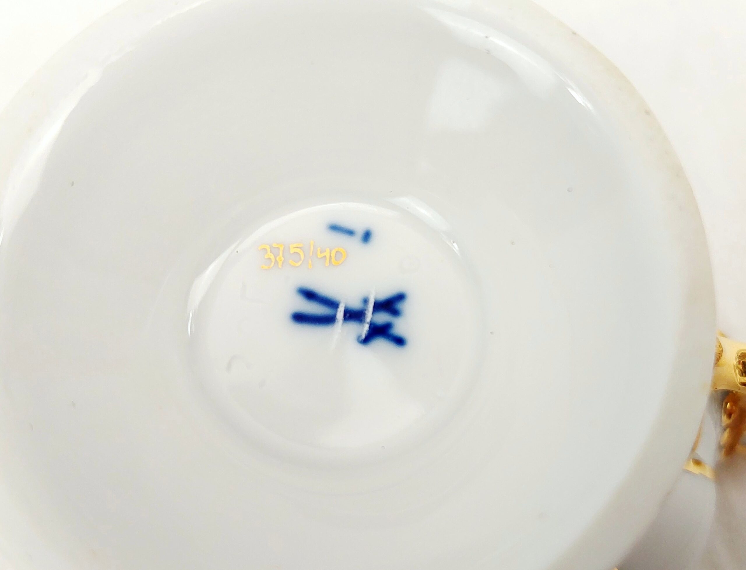 Circa 1900 Meissen White And Gilt Ribbed Porcelain Cup 7