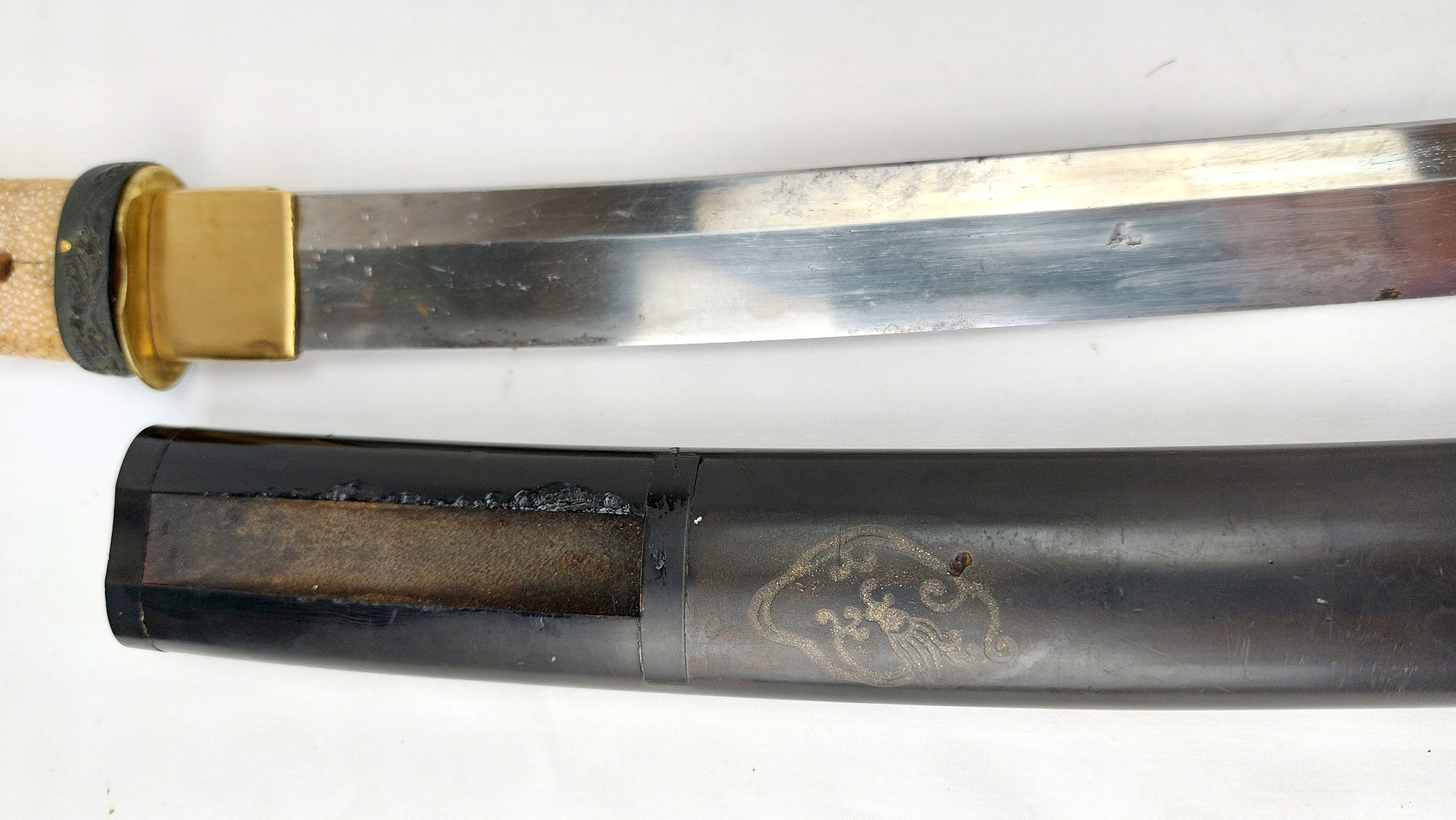 Japanese, Edo Period Wakizashi (Incomplete) with Decorated Koshirae, Stingray Skin Tsuka and Lacqu (4)