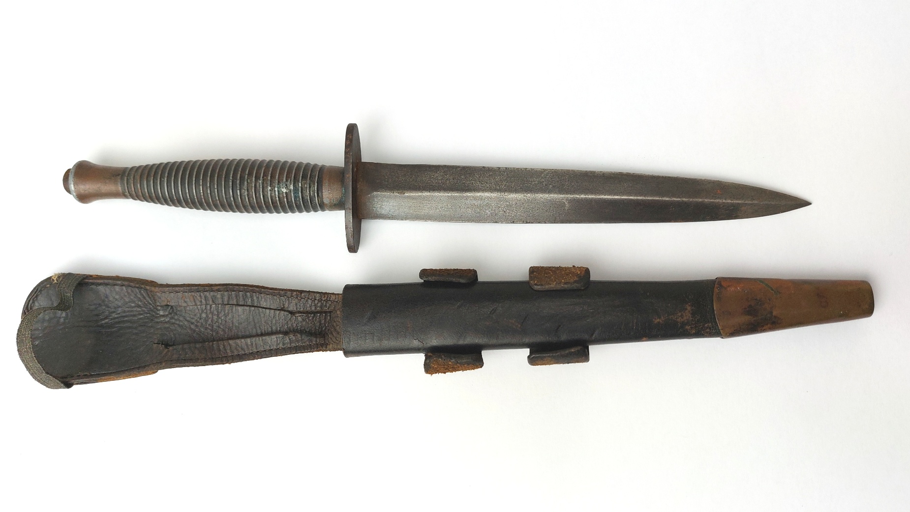 British, WW2, Fairbairn–Sykes 3rd Pattern Fighting Knife, B2 Marked Crossguard, No.5 Pommel, Original Scabbard (1)