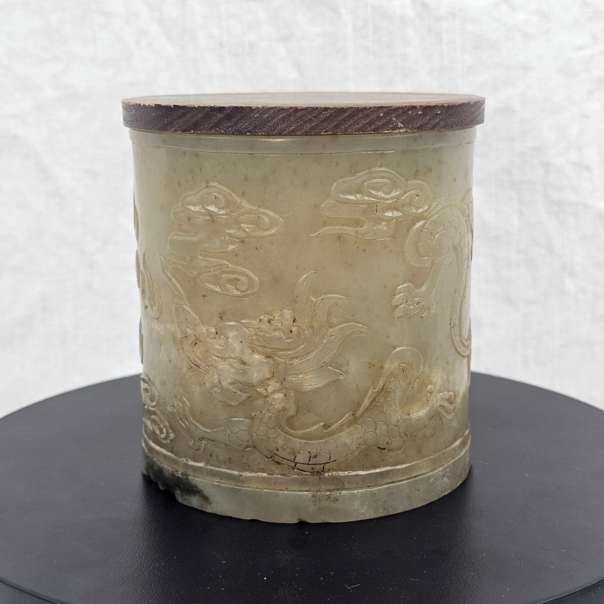 Chinese Ming Dragon Decorated Celadon Nephrite Jade Brush Pot (2)
