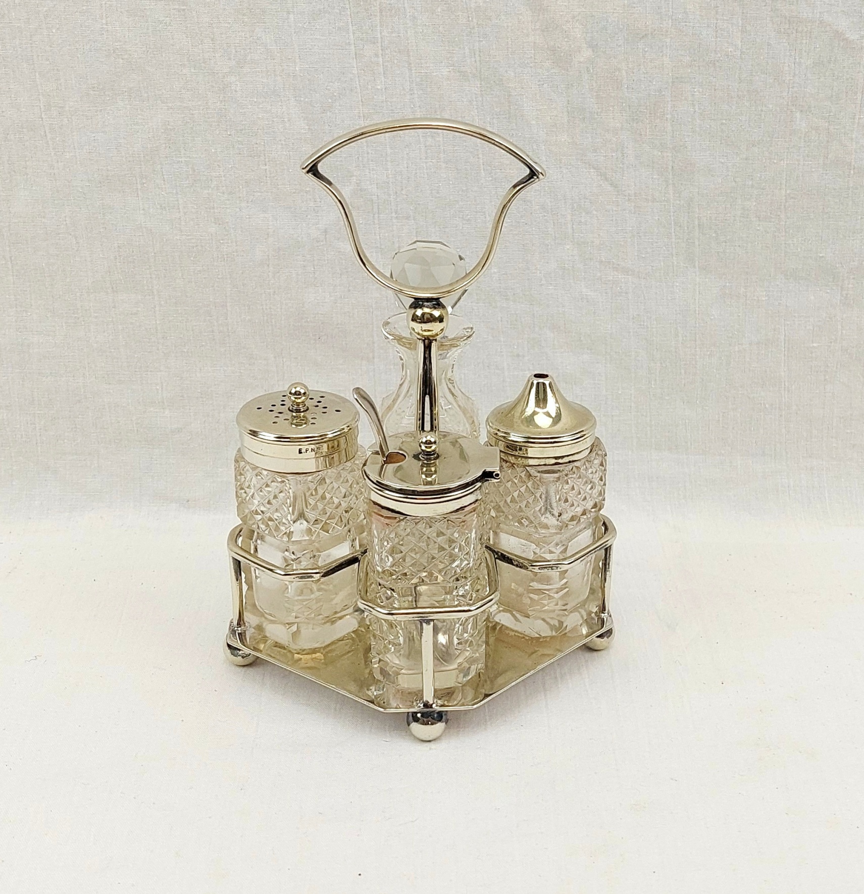 JA_2648243560 – Cut-Glass Cruet Set on Silver-Plated Stand (1)