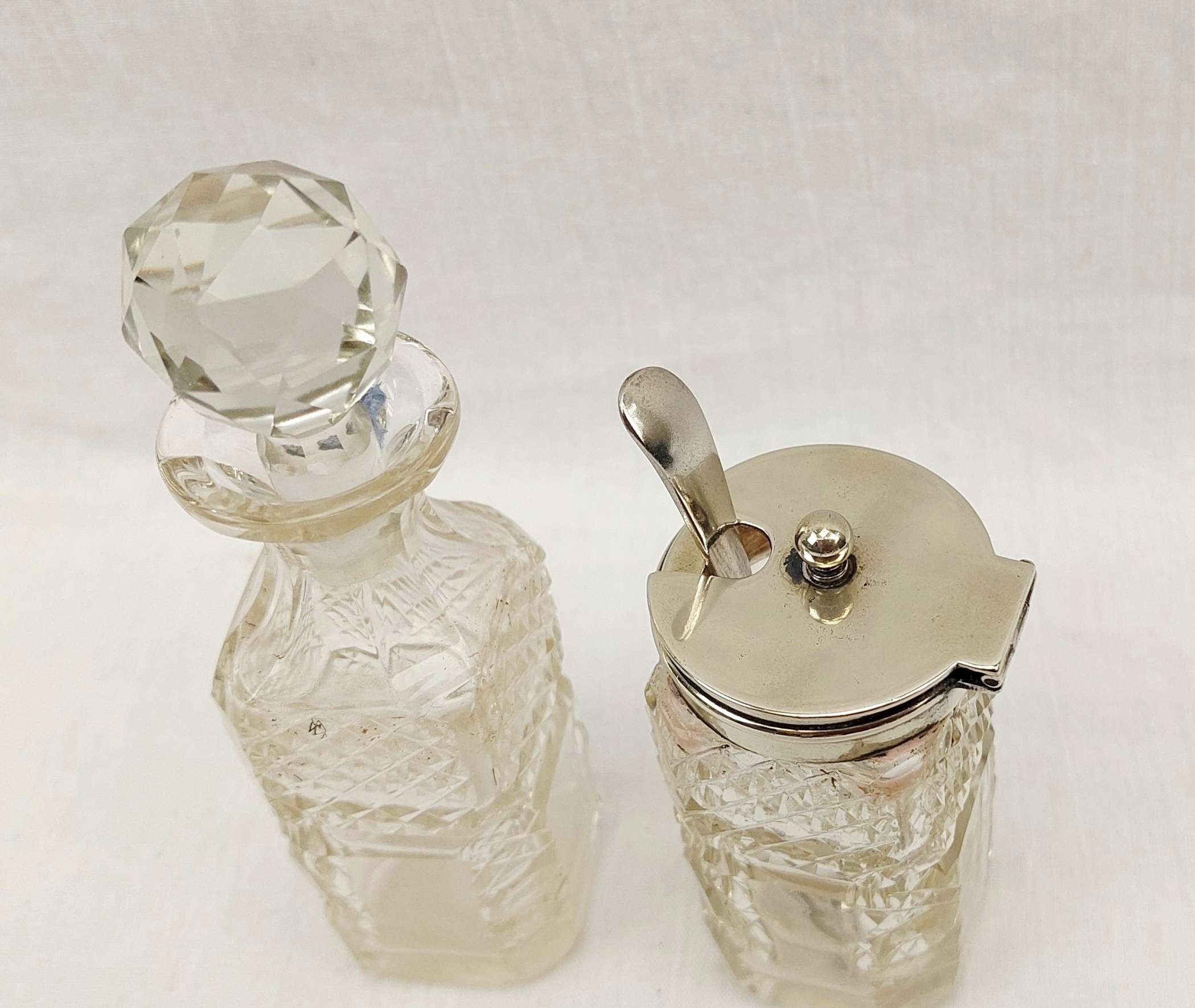 JA_2648243560 – Cut-Glass Cruet Set on Silver-Plated Stand (8)