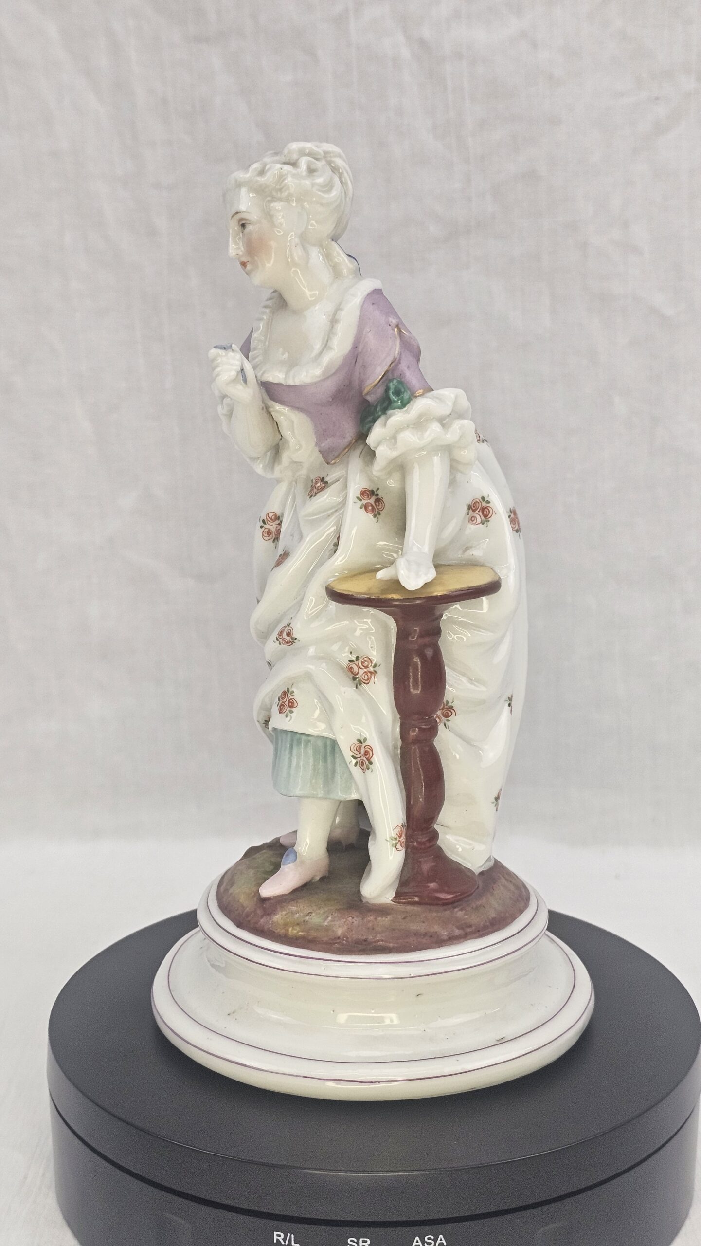 C1850 French JosephG Robertts Porcelain Lady (2)