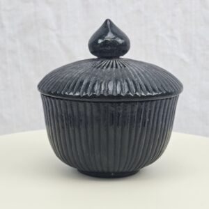 Chinese Meiji Period Carved Jade Lidded Pot, Ribbed And Fluted With Bud Finial
