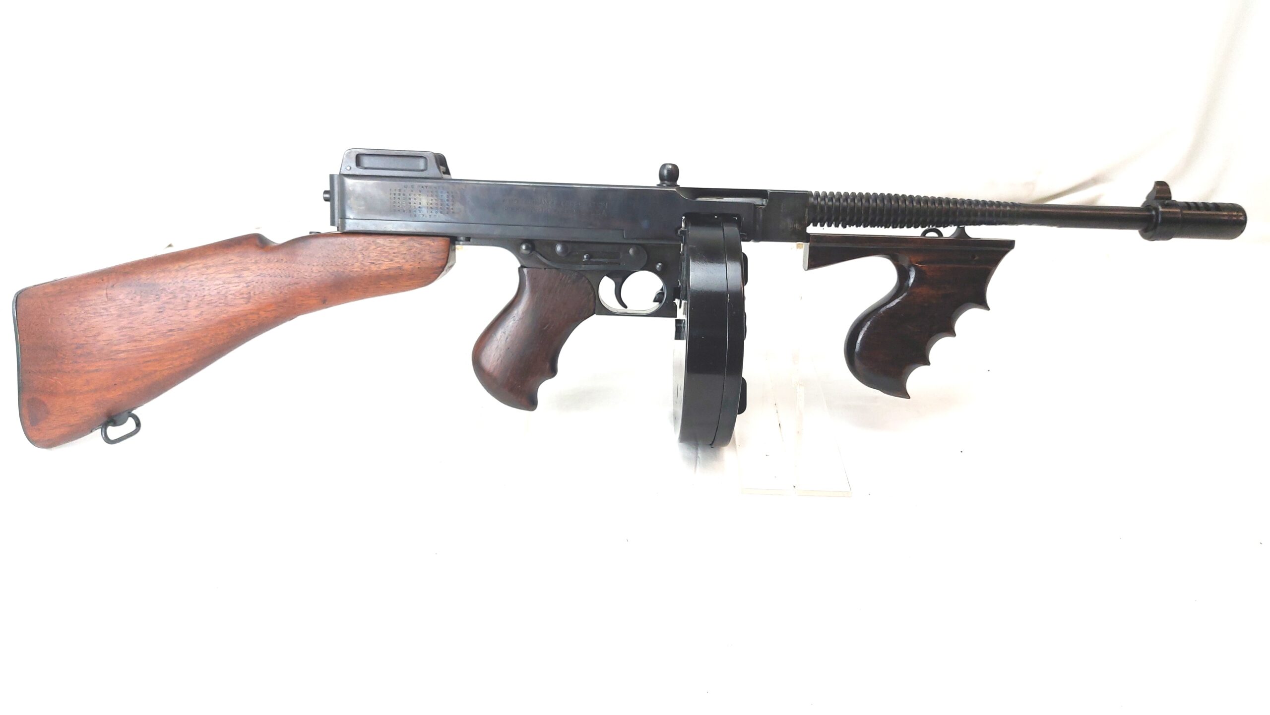 U.S., WW2-c.1941, Auto-Ordnance Model 1928A1 Thompson Submachine Gun, Serial No. A.O.43457, Lyman Sight, Finned Barrel & Cutts Compensator, 50-Round Drum, 20- and 30-Round Magazines & Spare Horizontal Foregrip, Pre-EU UK Deactivated - Image 2