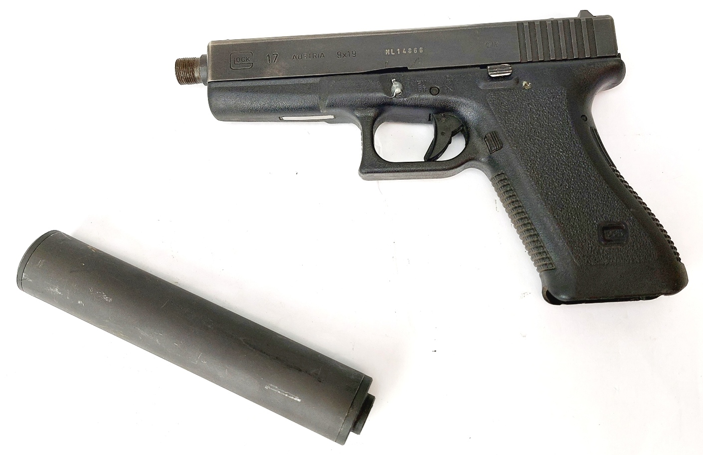 Austrian, c.1990, Glock 17 Gen 2 9mm Semi-Automatic Pistol with Factory Threaded Barrel, Sound Moderator & Original Glock Magazine, Serial No. NL14866, EU Deactivated - Image 19