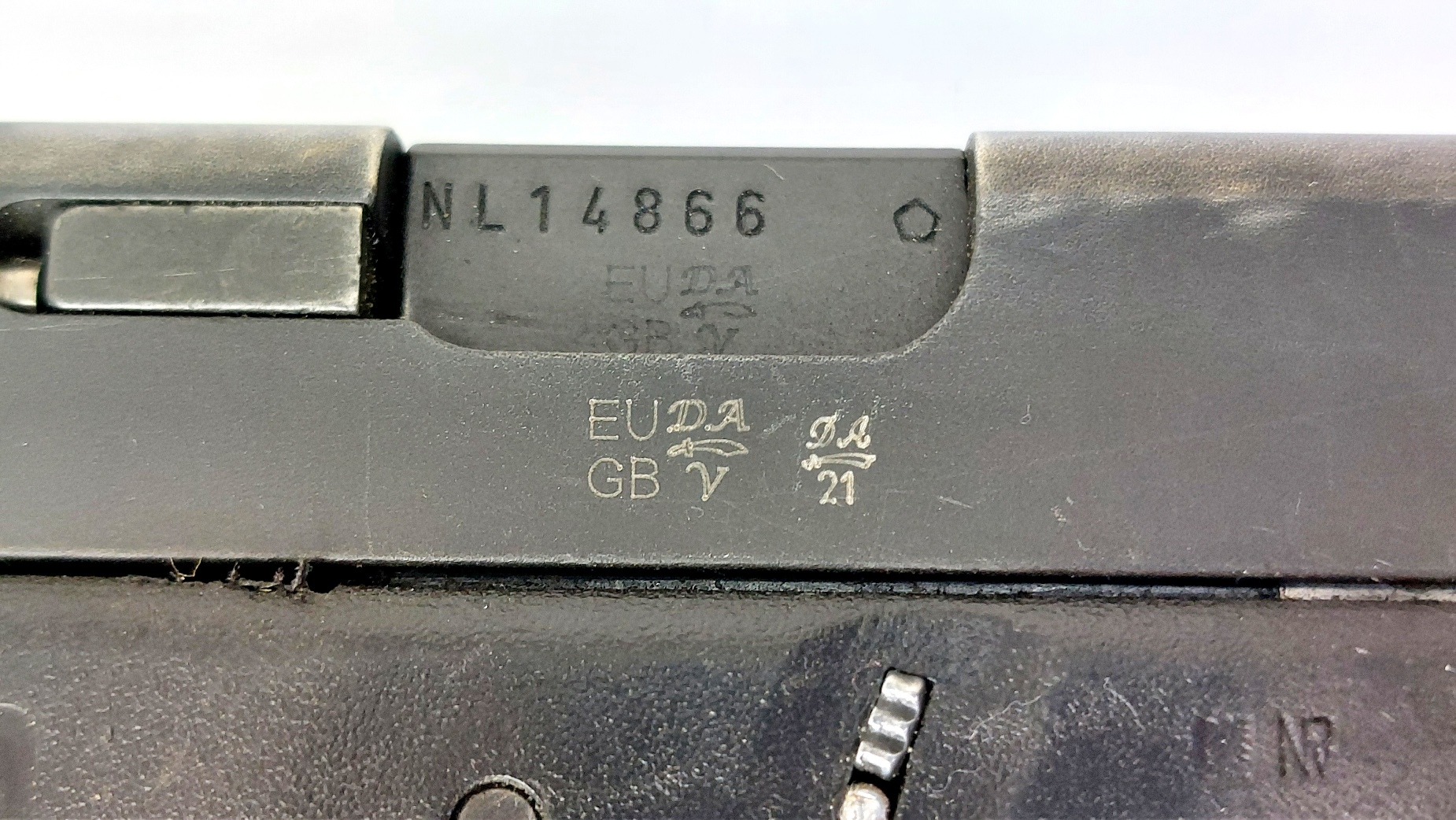 Austrian, c.1990, Glock 17 Gen 2 9mm Semi-Automatic Pistol with Factory Threaded Barrel, Sound Moderator & Original Glock Magazine, Serial No. NL14866, EU Deactivated - Image 4