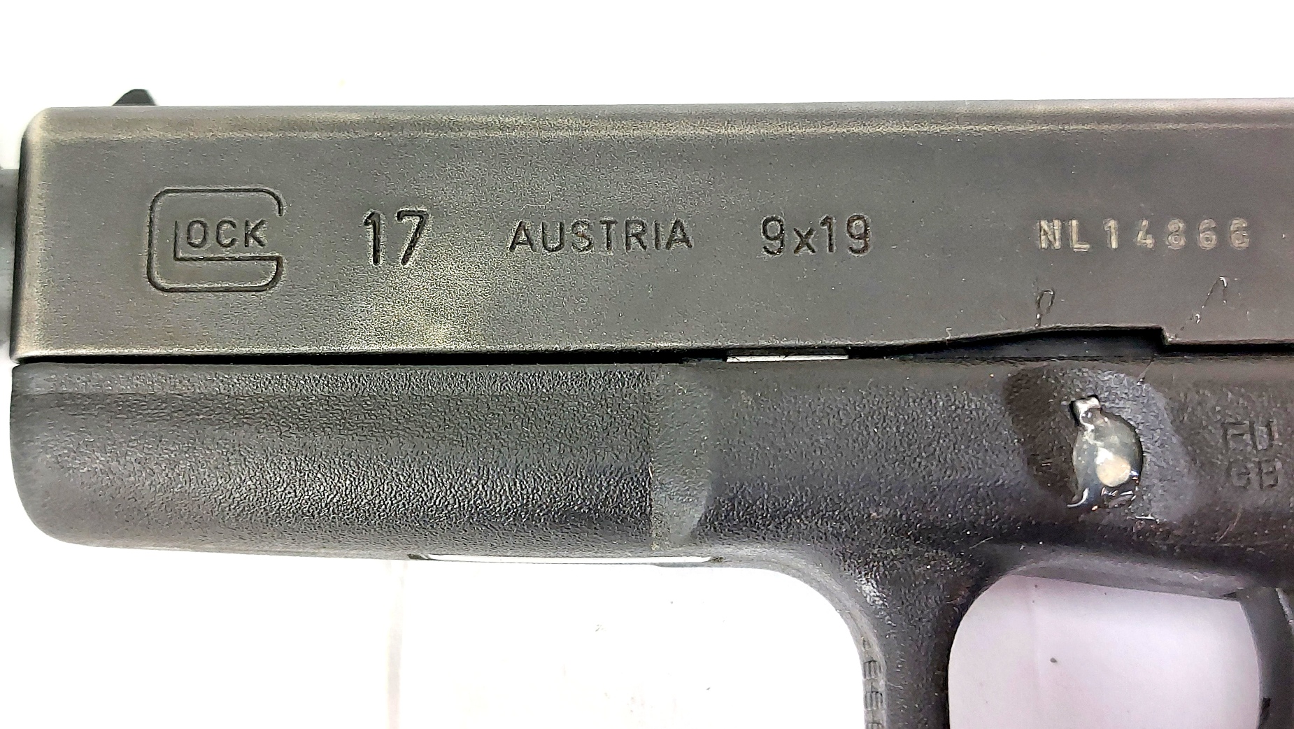 Austrian, c.1990, Glock 17 Gen 2 9mm Semi-Automatic Pistol with Factory Threaded Barrel, Sound Moderator & Original Glock Magazine, Serial No. NL14866, EU Deactivated - Image 7