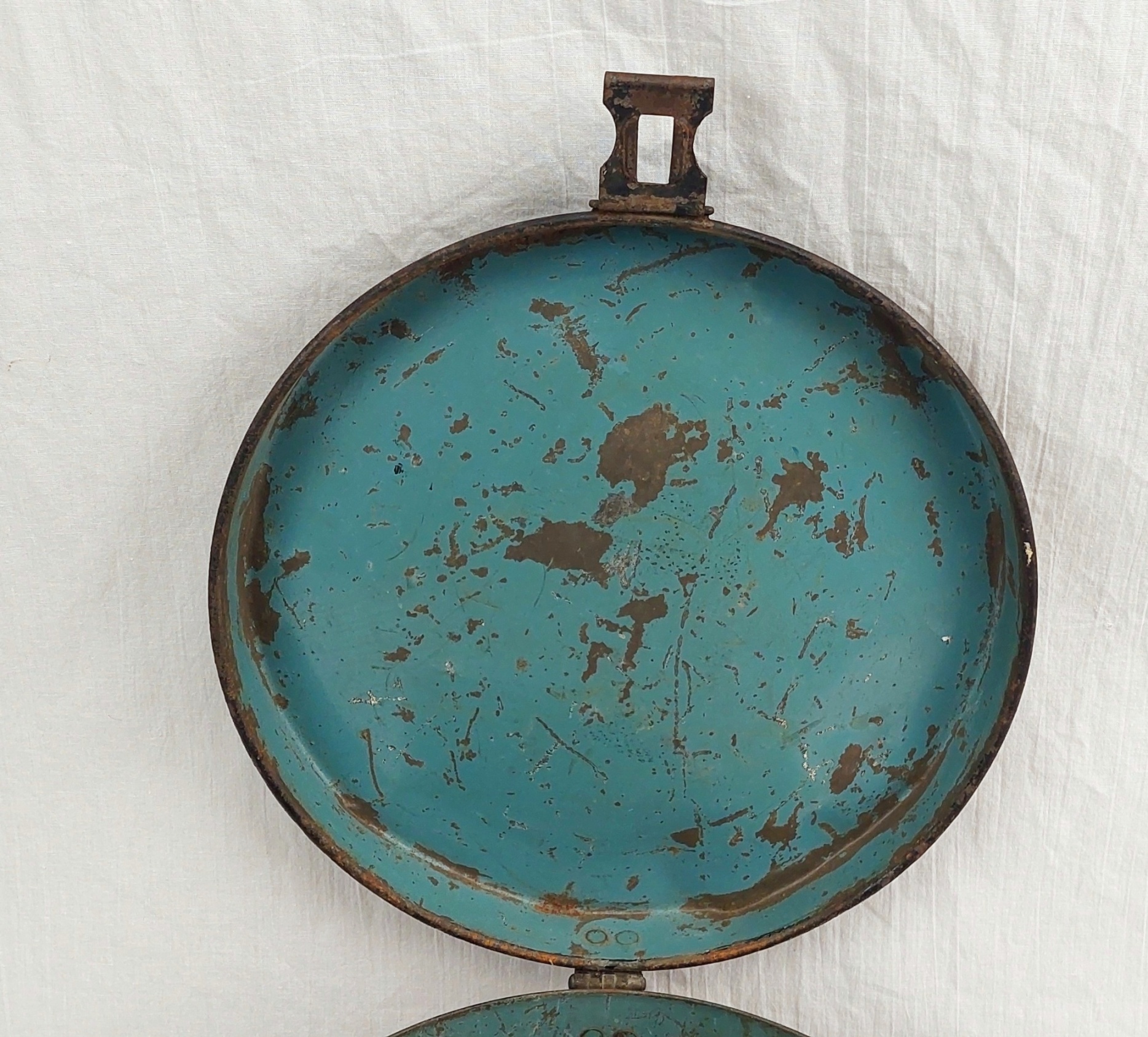 Circa WW1 Royal Navy Helmet Tin - Image 3