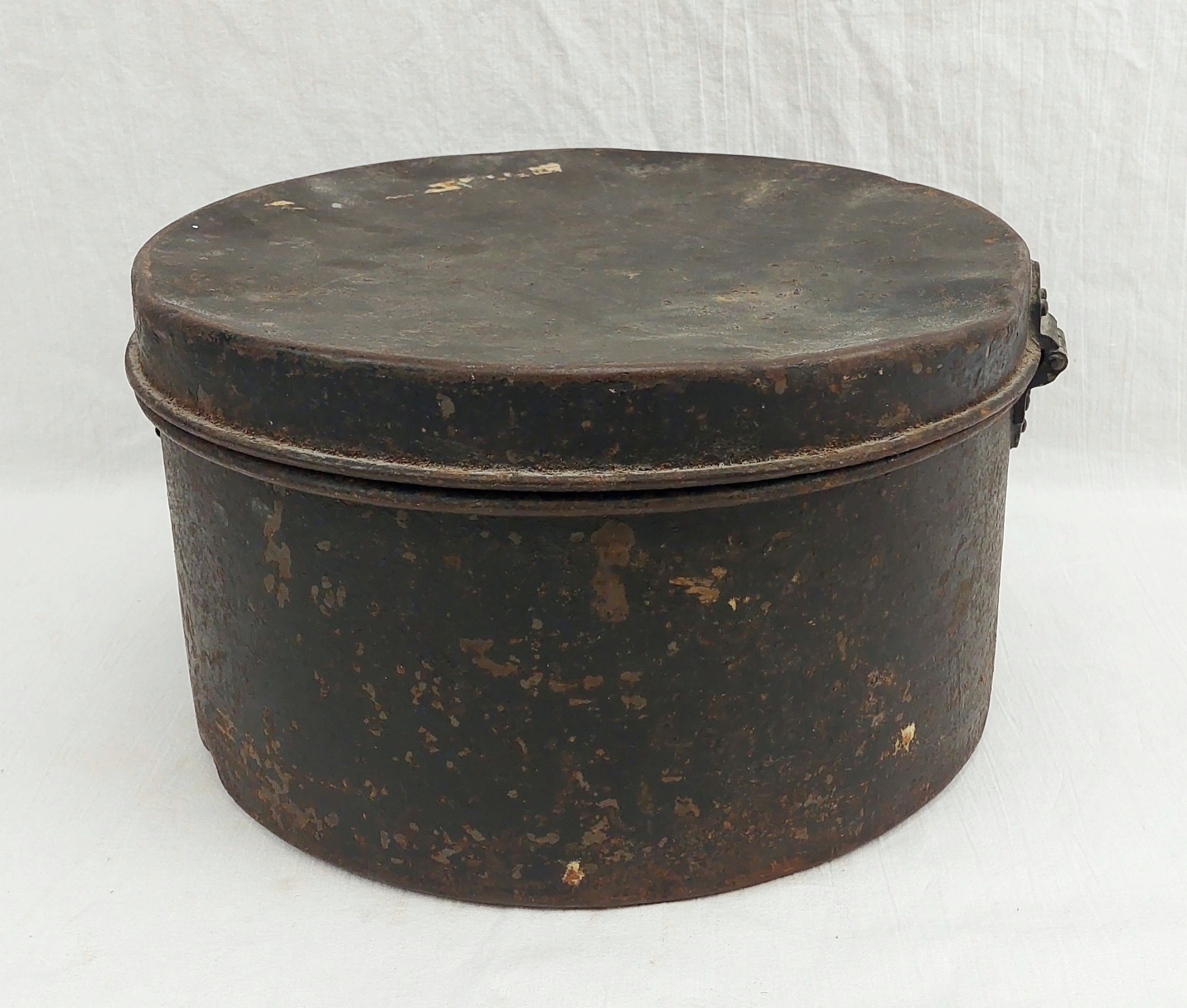Circa WW1 Royal Navy Helmet Tin - Image 5