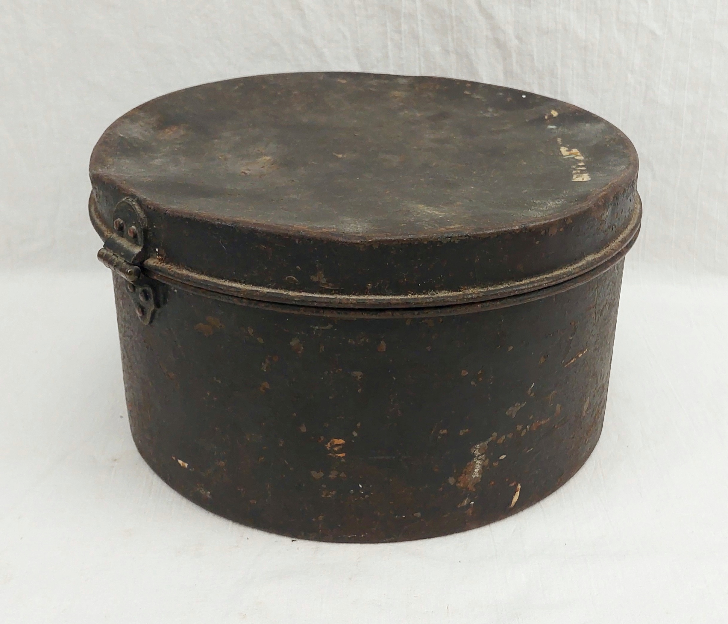 Circa WW1 Royal Navy Helmet Tin - Image 6