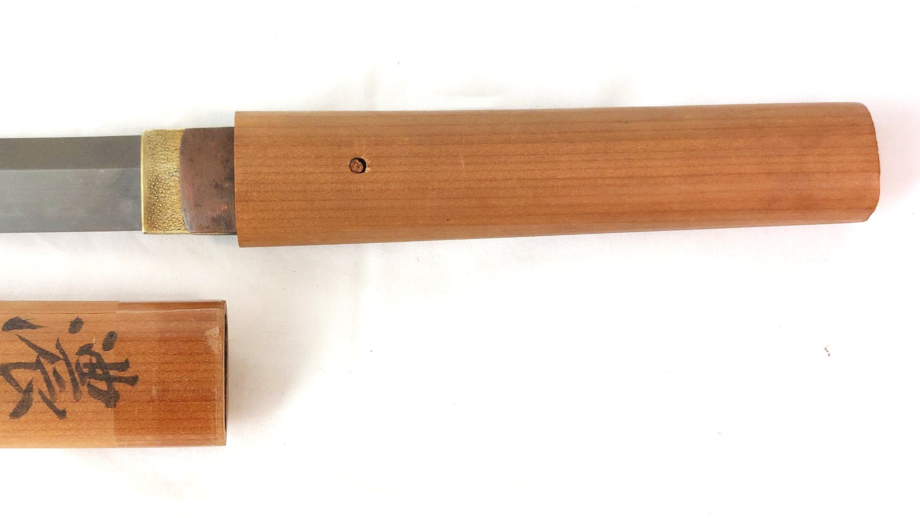 Japanese, Edo Period or Earlier, Wakizashi with Unsigned (Mumei) Blade in Shirasaya, Bearing Attribution to "Nōshū Seki Magoroku Kanemoto" - Image 2